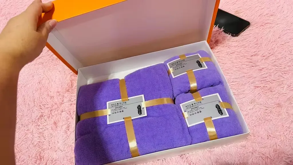 Coffret Luxe de Serviettes Ultra-Douces – 4 Pièces | Idée Cadeau Élégante | 100% Coton Premium