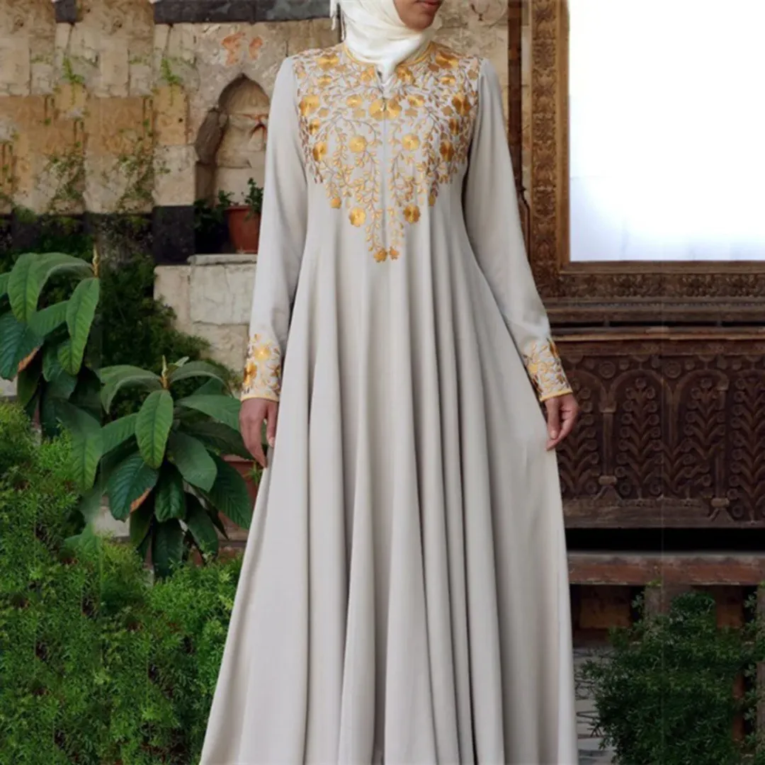 Robe Longue Évasée avec Broderies Dorées – Élégance Orientale