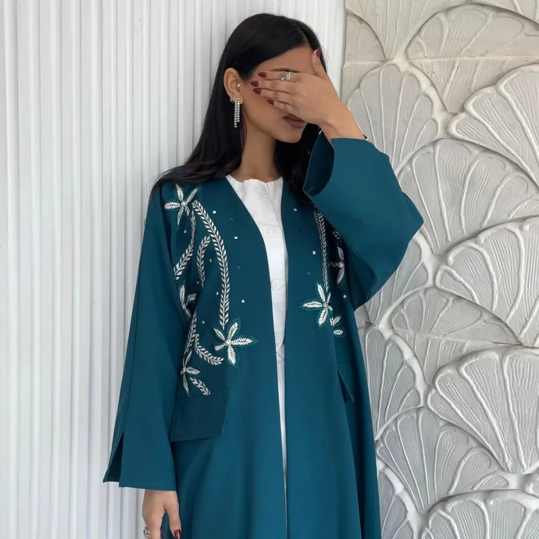 Abaya Longue Brodée Fleurie – Élégance Moderne