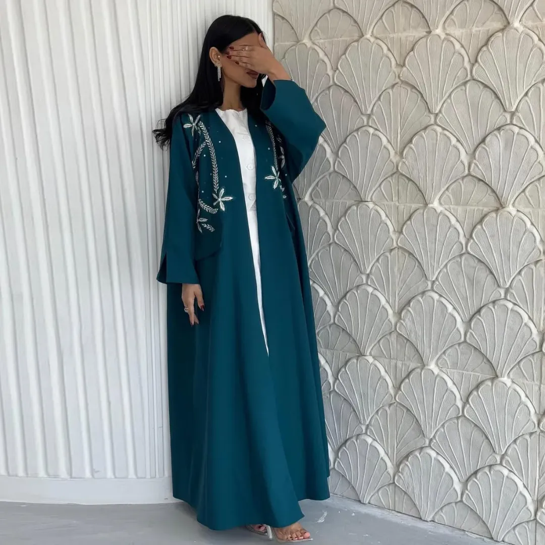 Abaya Longue Brodée Fleurie – Élégance Moderne