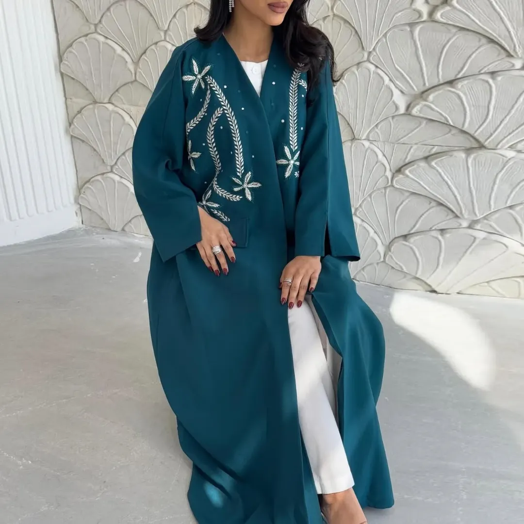 Abaya Longue Brodée Fleurie – Élégance Moderne