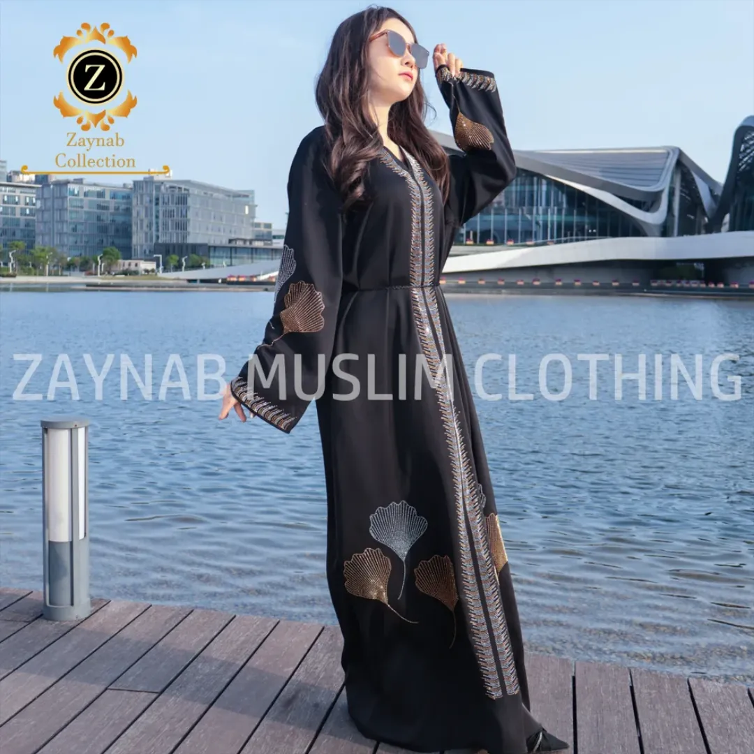 Abaya Noire de Luxe avec Broderies Métallisées – Zaynab Collection