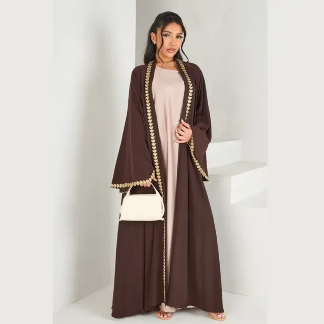 Abaya Dubaï Élégante avec Bordure Dorée en Forme de Feuilles