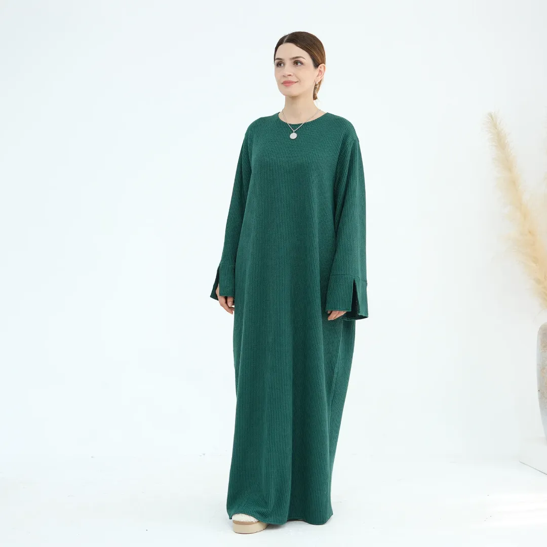 Abaya Hiver en Tricot Côtelé avec Manches Longues Évasées