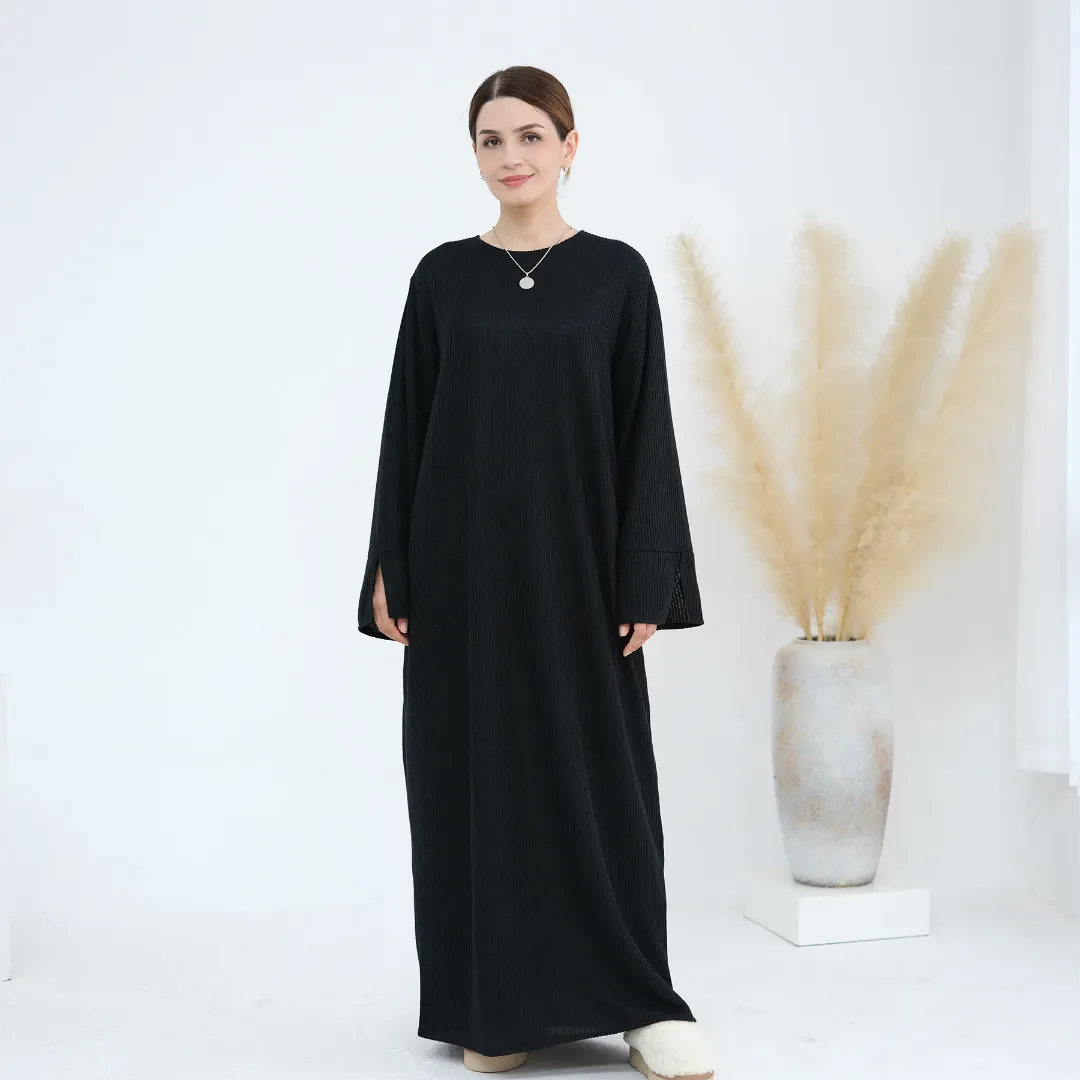 Abaya Hiver en Tricot Côtelé avec Manches Longues Évasées