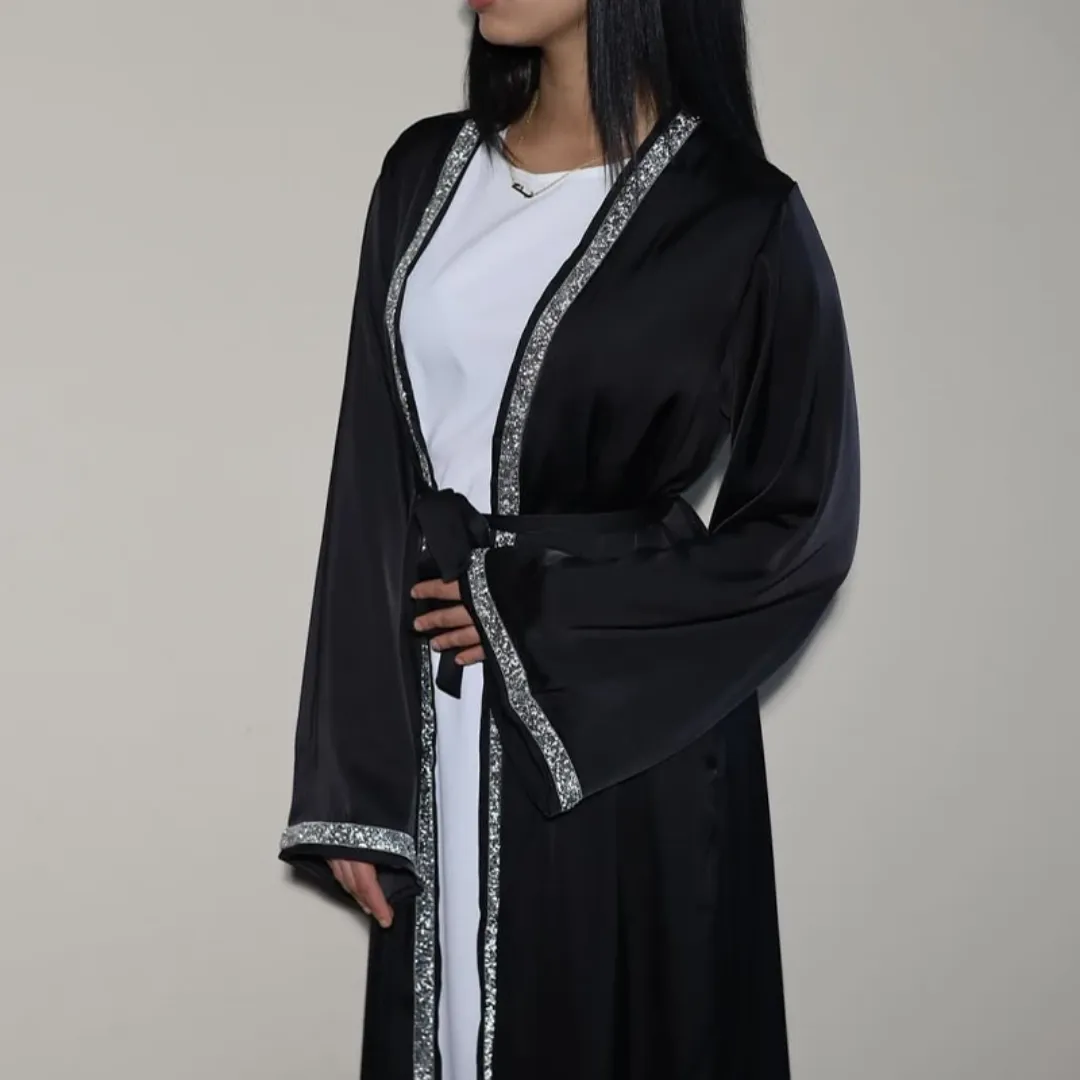 Kimono Satiné Luxe – Finitions Pailletées et Ceinture