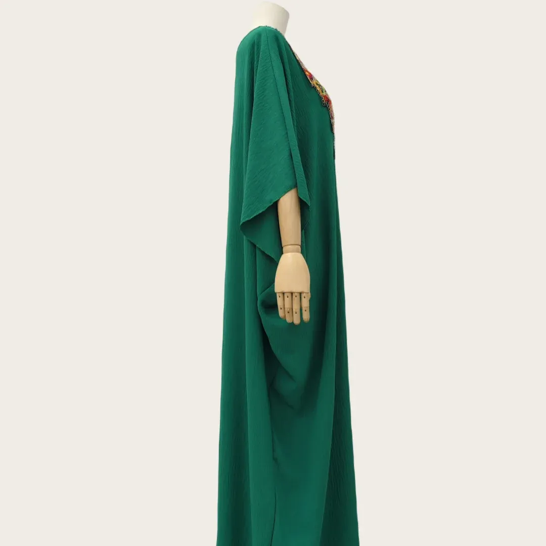 Robe Caftan Fluide Émeraude à Broderies Multicolores