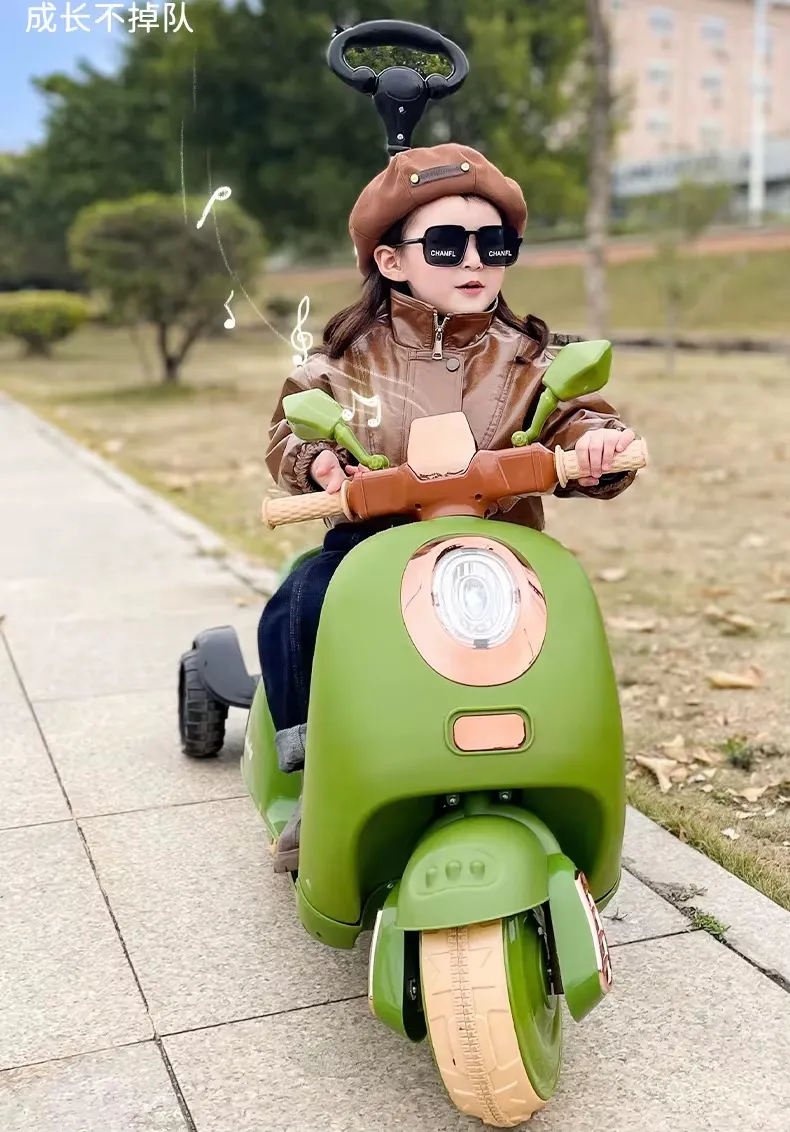 Moto Électrique Enfant Type Vespa – Vert Olive Vintage, 3 Roues Stables, Avec Coffre Arrière