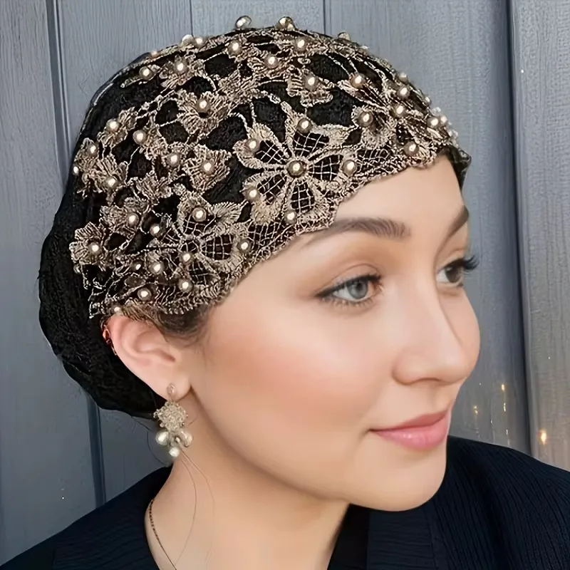 Chapeau Turban Femme Élégant – Dentelle Brodée et Perles Dorées, Extensible et Confortable