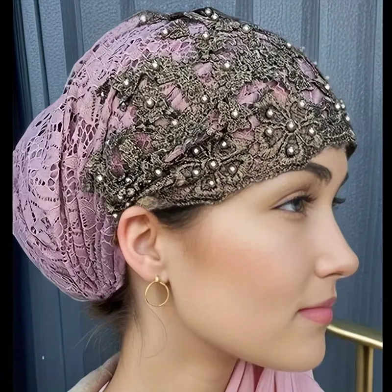 Chapeau Turban Femme Élégant – Dentelle Brodée et Perles Dorées, Extensible et Confortable