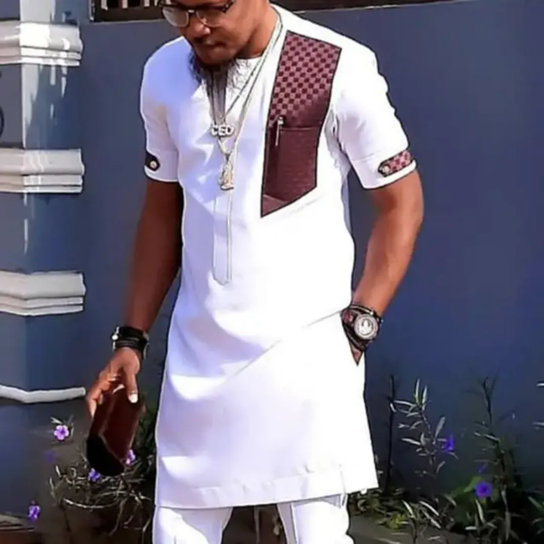 Tenue Africaine Homme – Ensemble Traditionnel Blanc avec Détails Bicolores