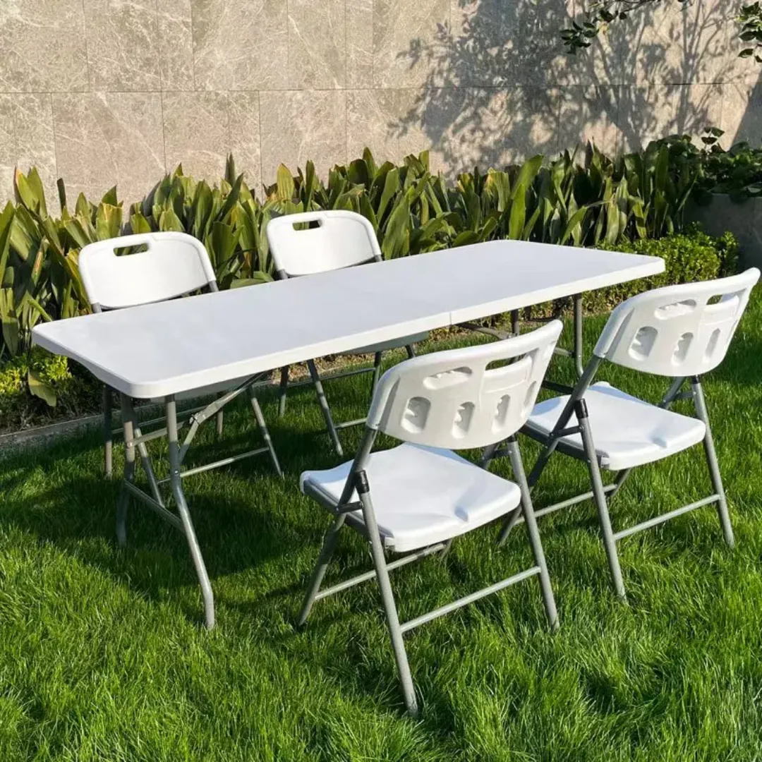 Table Pliante Rectangulaire en Plastique – Réglable & Pliable avec Poignée – Idéale pour l’Extérieur et les Événements (Copie)