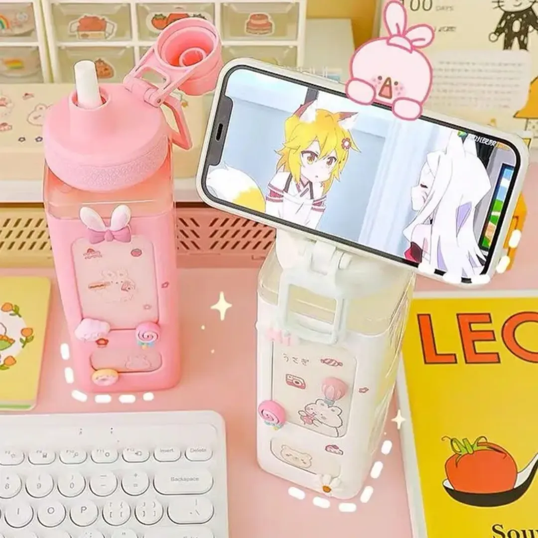 Bouteille d’eau kawaii décorée – Gourde plastique avec paille intégrée et motifs 3D