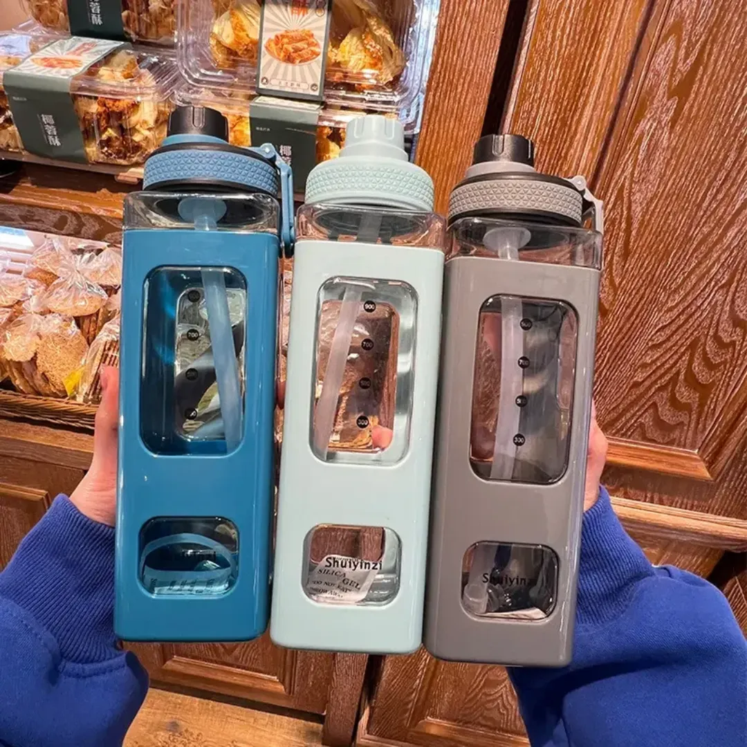 Bouteille d’eau kawaii décorée – Gourde plastique avec paille intégrée et motifs 3D