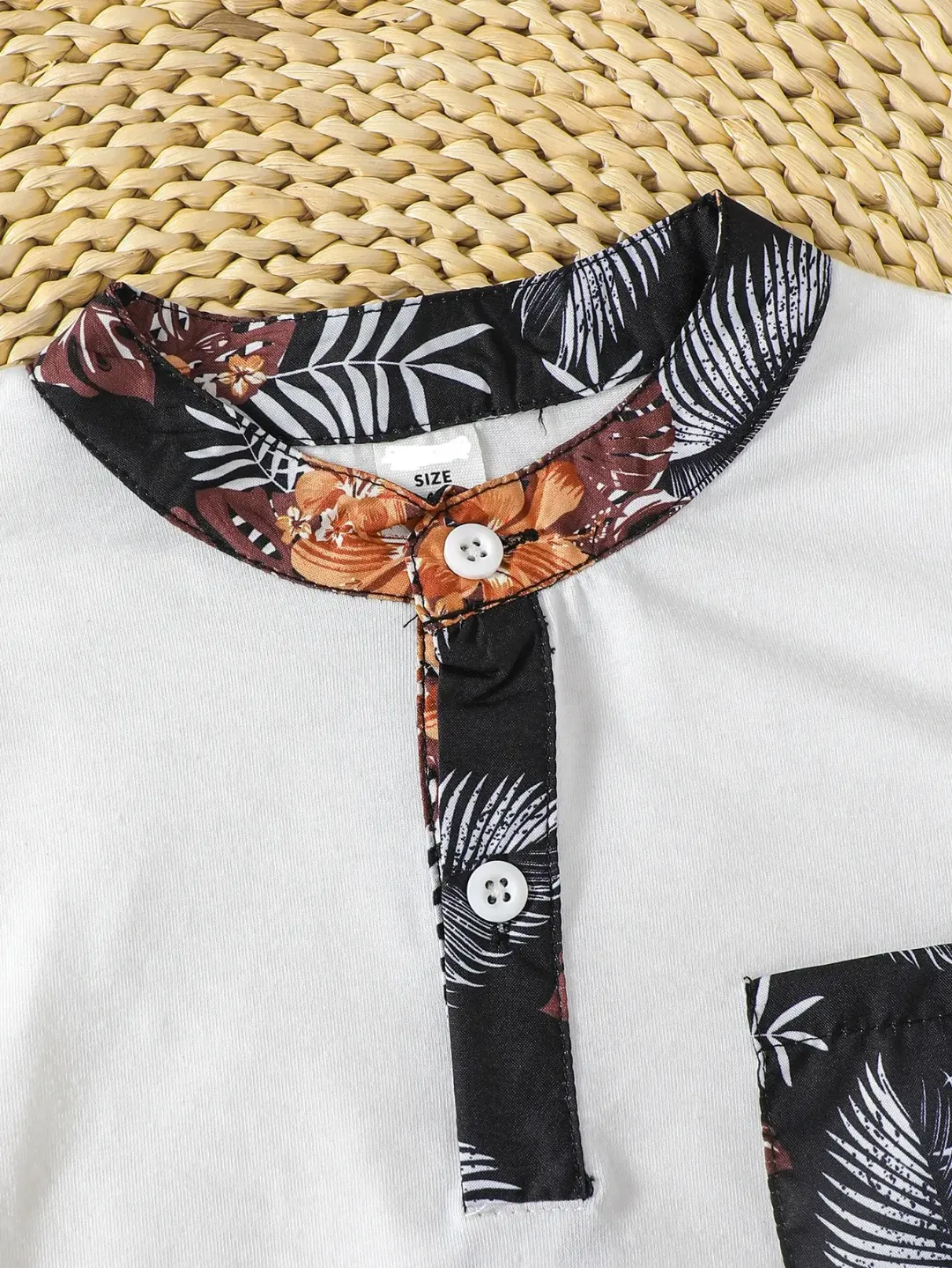 Ensemble Garçon Été – T-shirt Blanc et Short Fleuri Noir Orange
