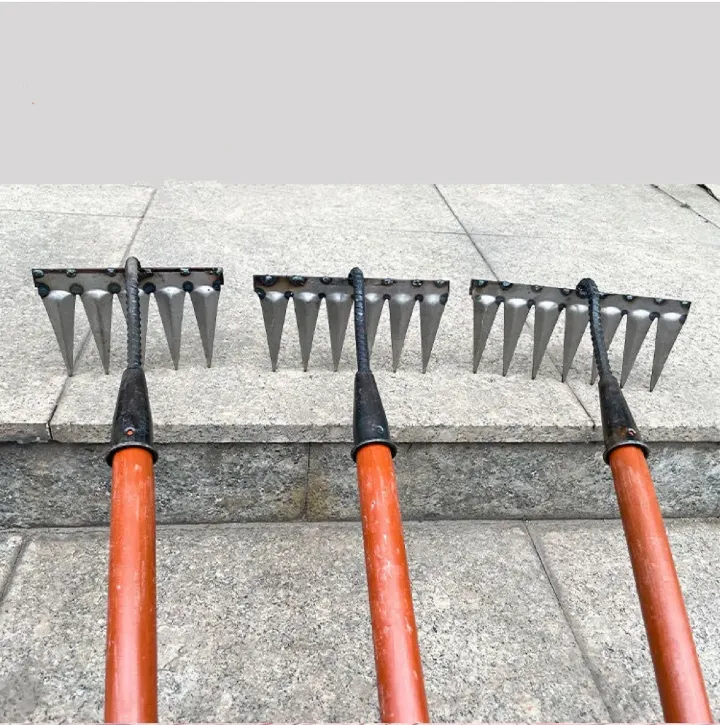 Râteau à pointes en acier renforcé – Outil de jardinage pour labour et désherbage (Copie)