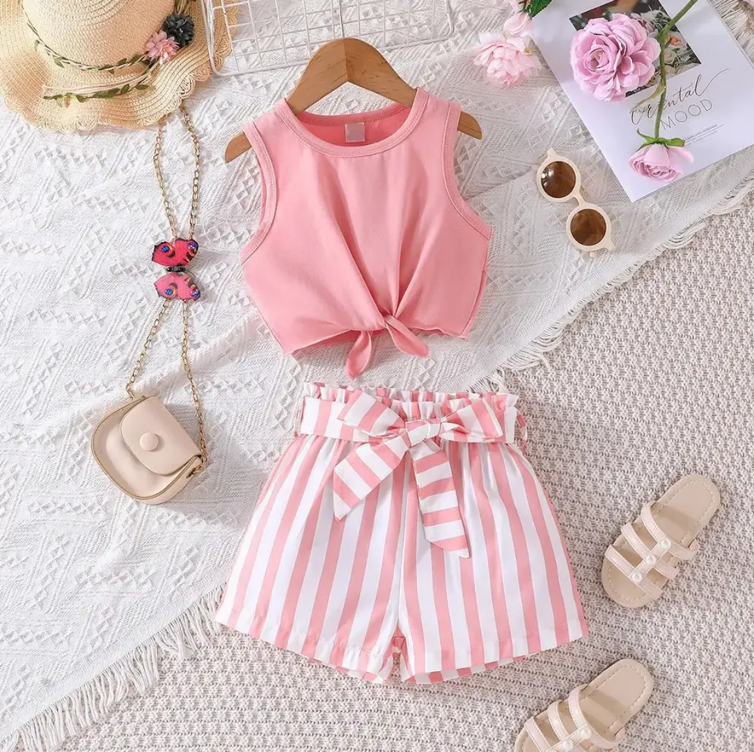 Ensemble été fille – Top rouge noué & short rayé rouge/blanc avec ceinture