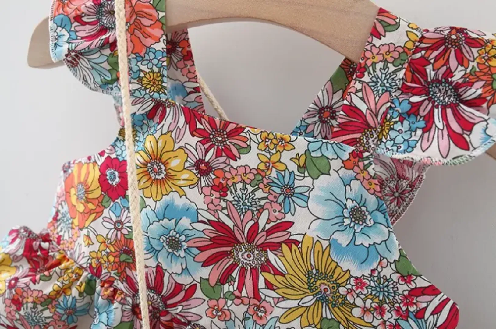 Robe fleurie bébé fille avec sac assorti – Style été chic