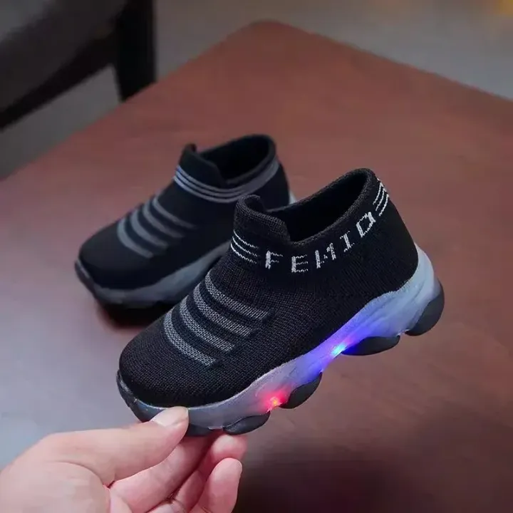 Baskets Enfants avec Semelle LED Lumineuse – Chaussures Respirantes et Confortables