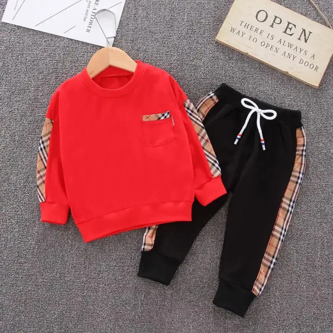 Ensemble garçon automne/hiver noir avec détails carreaux – Sweat + pantalon