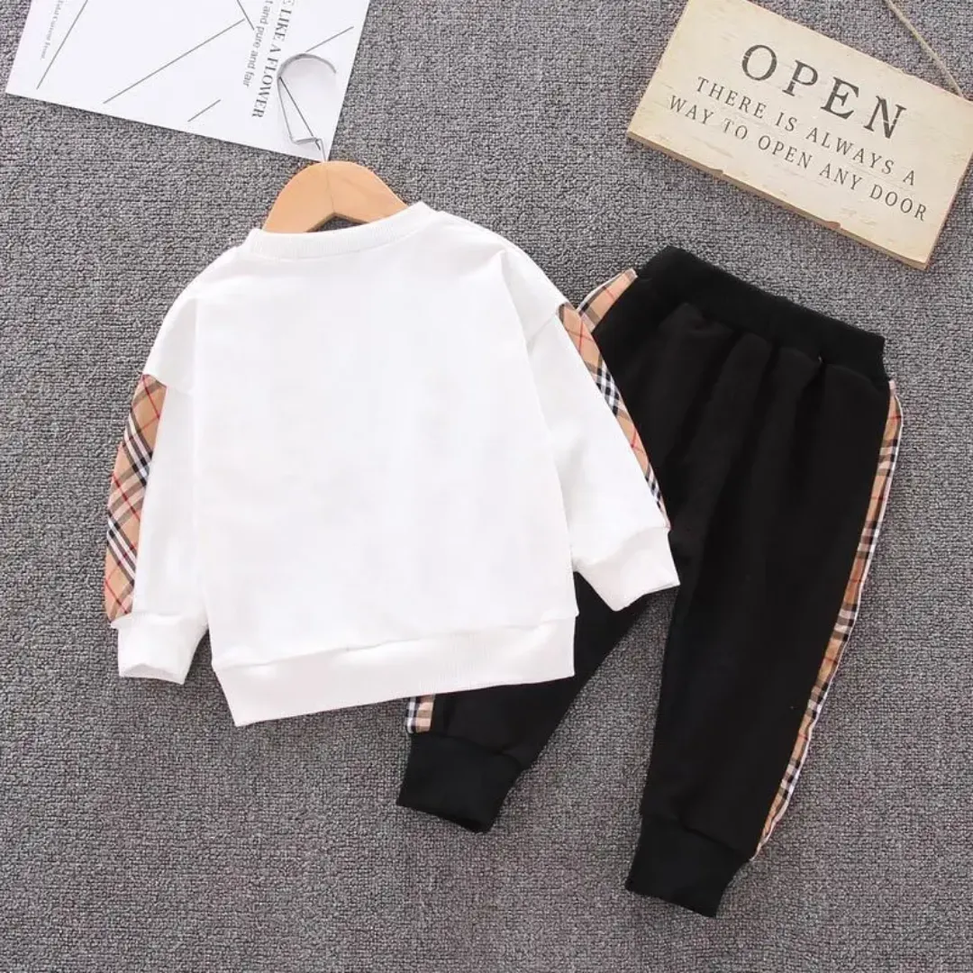 Ensemble garçon automne/hiver noir avec détails carreaux – Sweat + pantalon