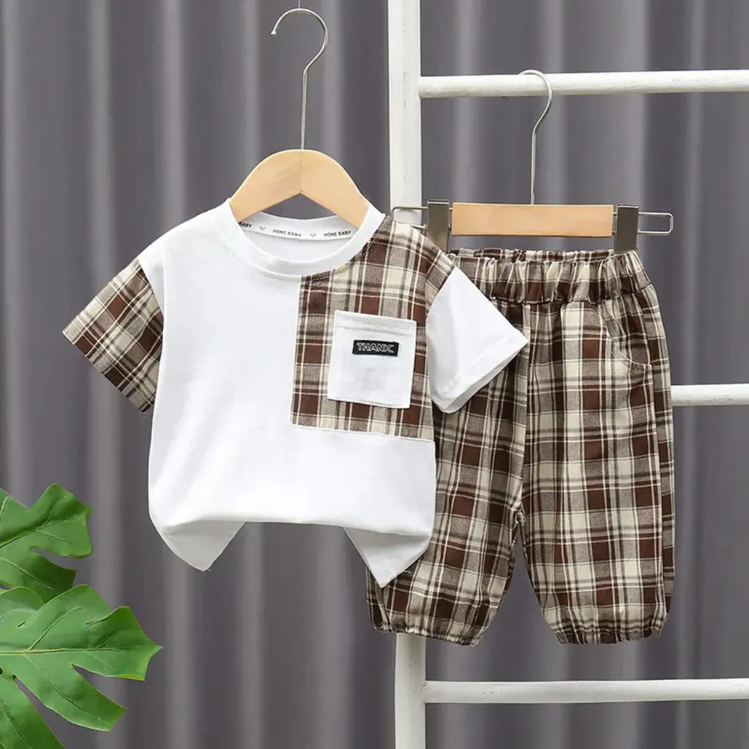 Ensemble garçon à carreaux – T-shirt blanc + short assorti