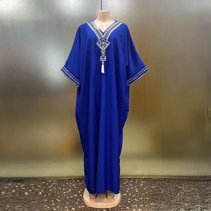 Caftan Long Traditionnel Femme – Robe Orientale Chic à Broderie et Manches Amples