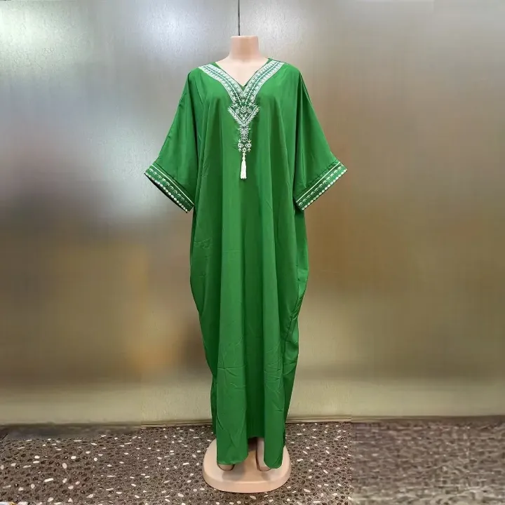 Caftan Long Traditionnel Femme – Robe Orientale Chic à Broderie et Manches Amples