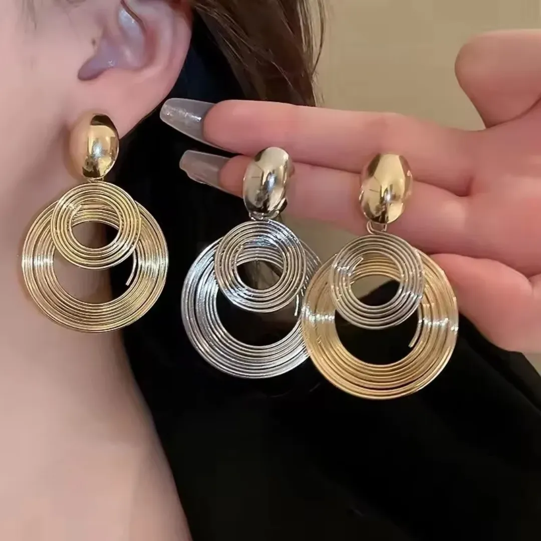 Boucles d'oreilles géométriques multicouches avec design en métal pour femmes