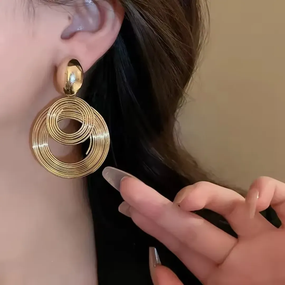Boucles d'oreilles géométriques multicouches avec design en métal pour femmes
