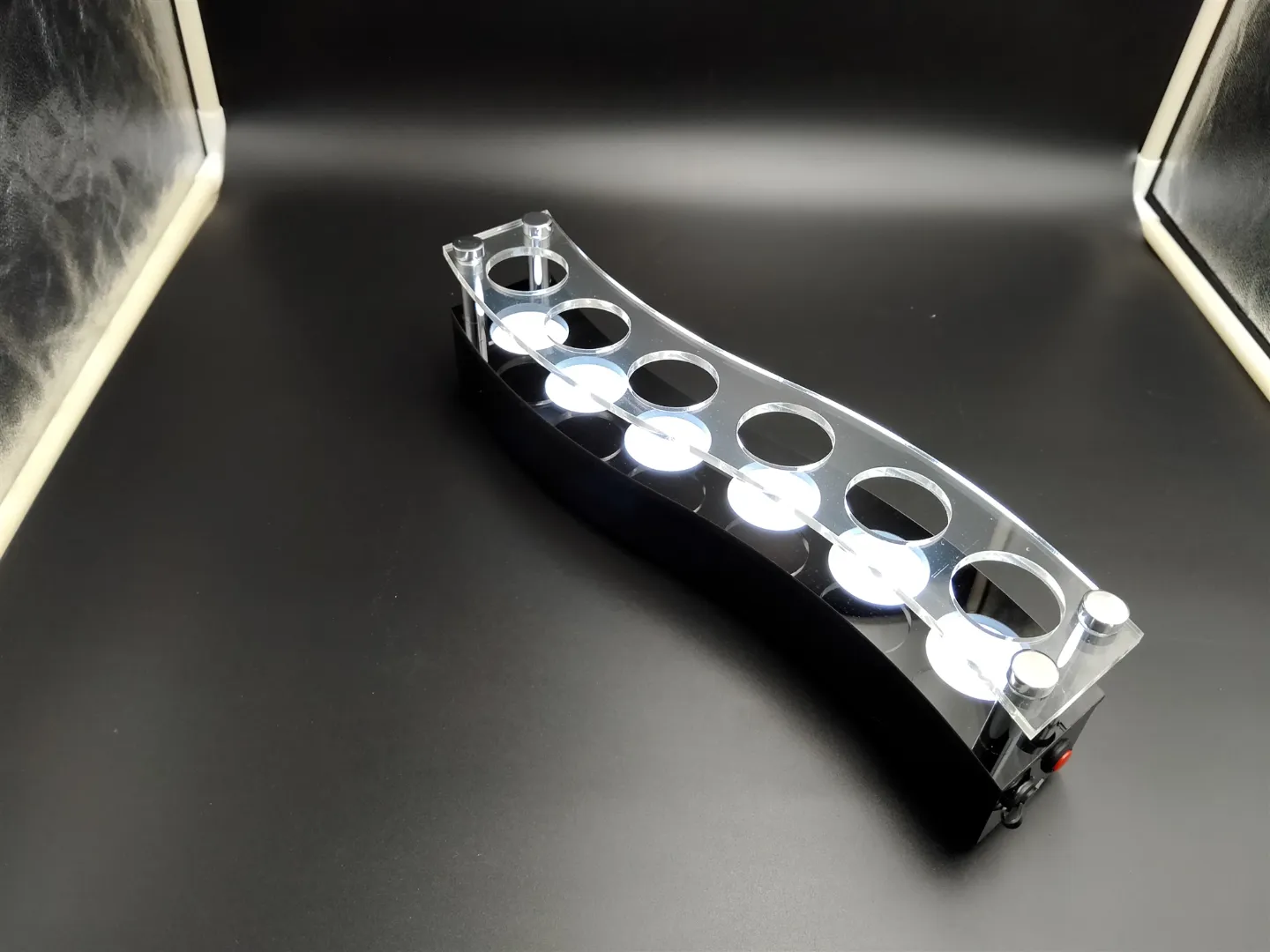 Support de plateau de serveur en verre à vin en acrylique transparent avec 6 petits verres et plateau de base noir