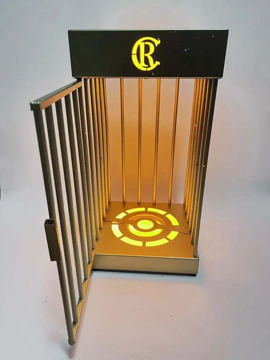 Présentateur de bouteille de cage de logo personnalisé rechargeable pour salon