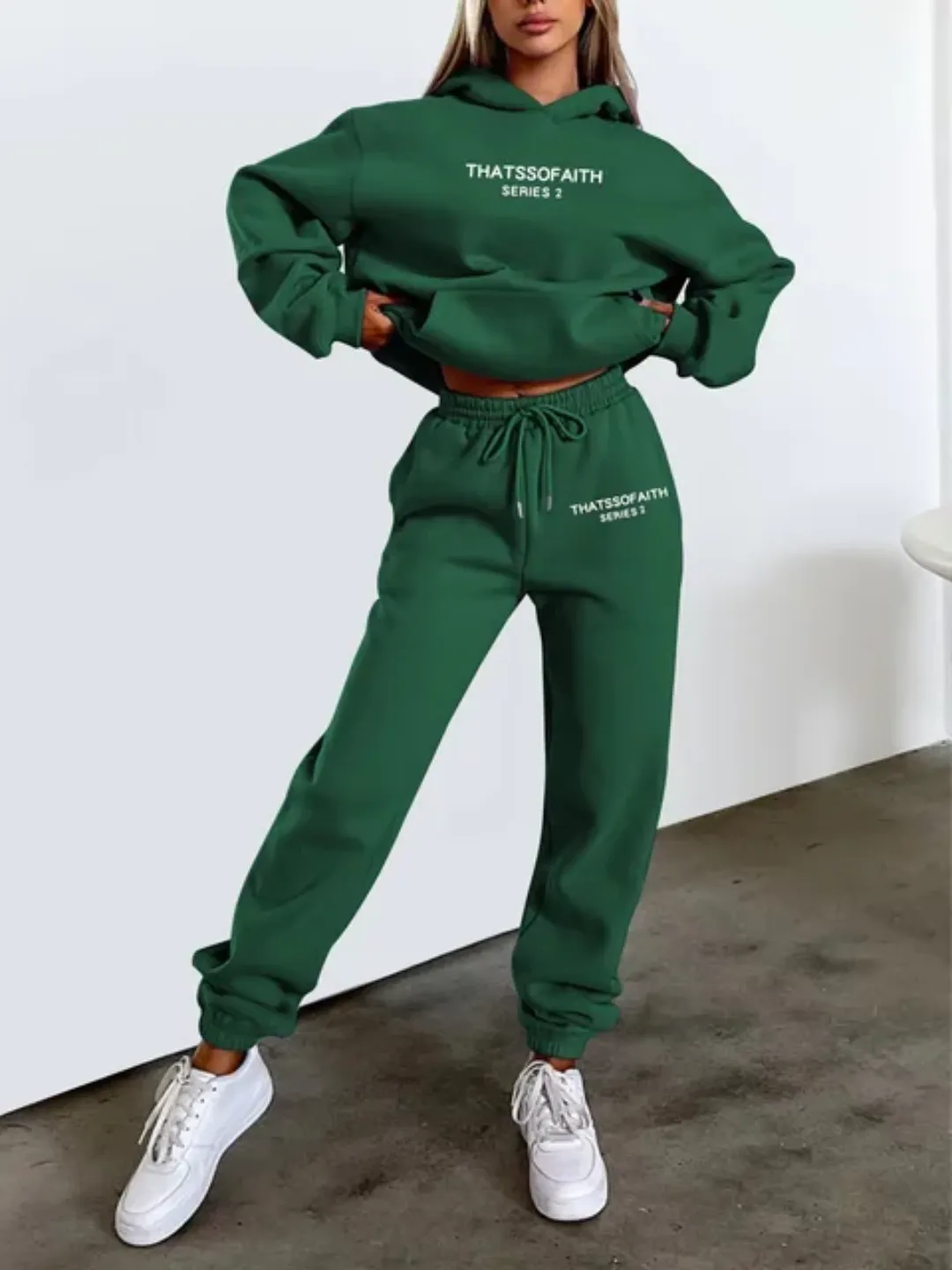 Ensemble de vêtements d'hiver européens et américains Sweat-shirt à capuche à impression de lettres avec pantalon en polaire à coupe ample