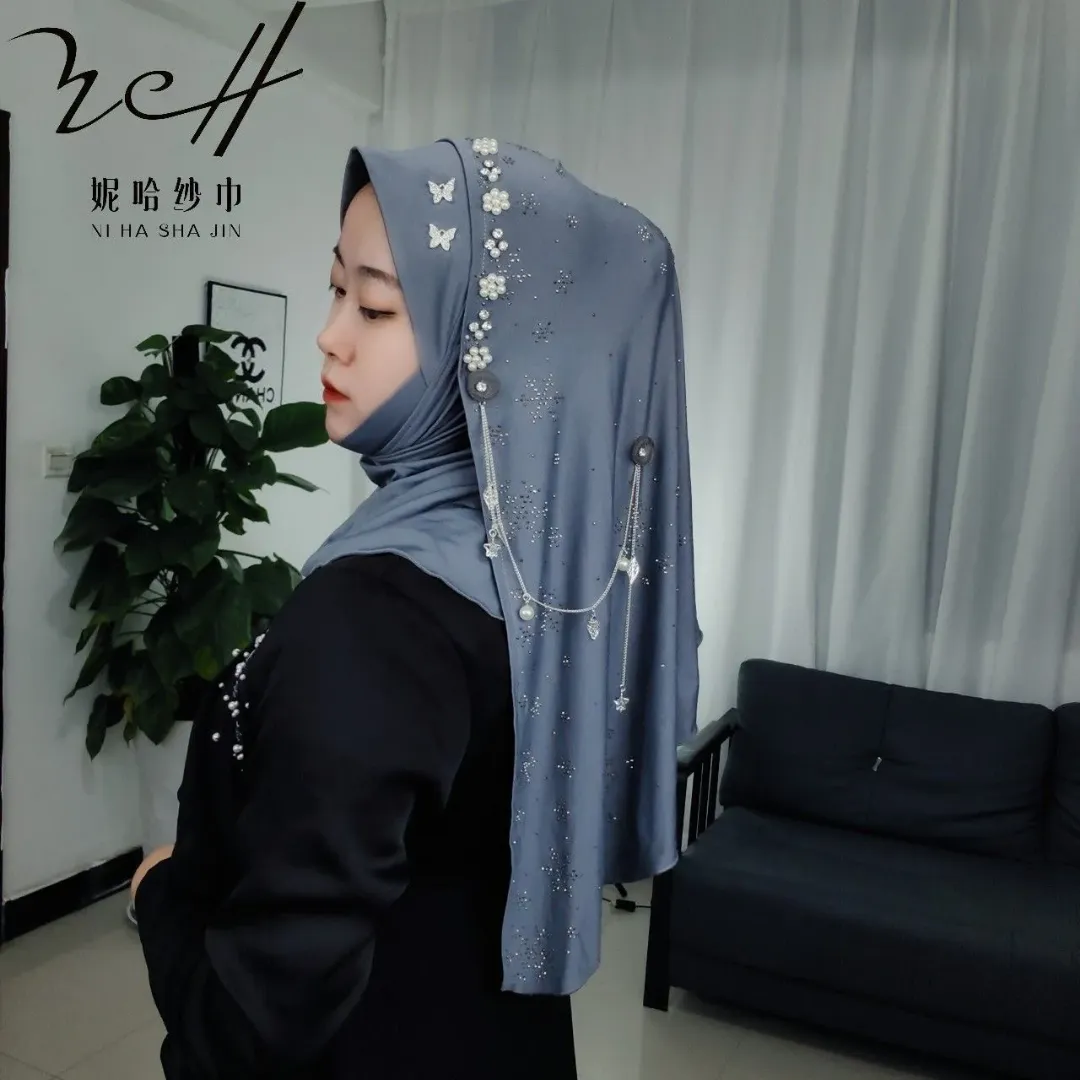 Hijab de luxe de couleur unie avec perles complexes et décor en strass cristal