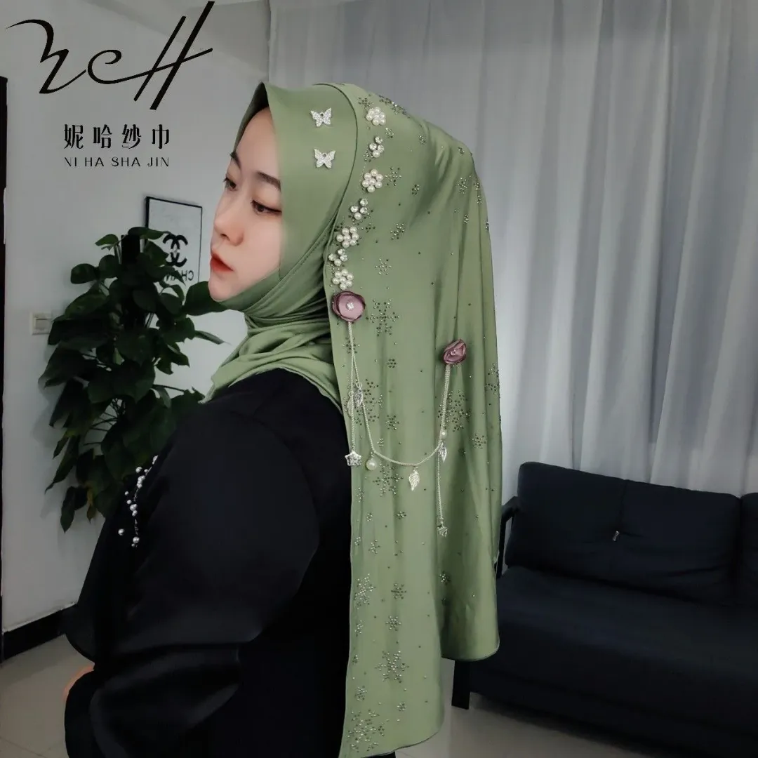 Hijab de luxe de couleur unie avec perles complexes et décor en strass cristal