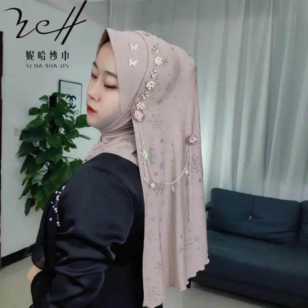 Hijab de luxe de couleur unie avec perles complexes et décor en strass cristal