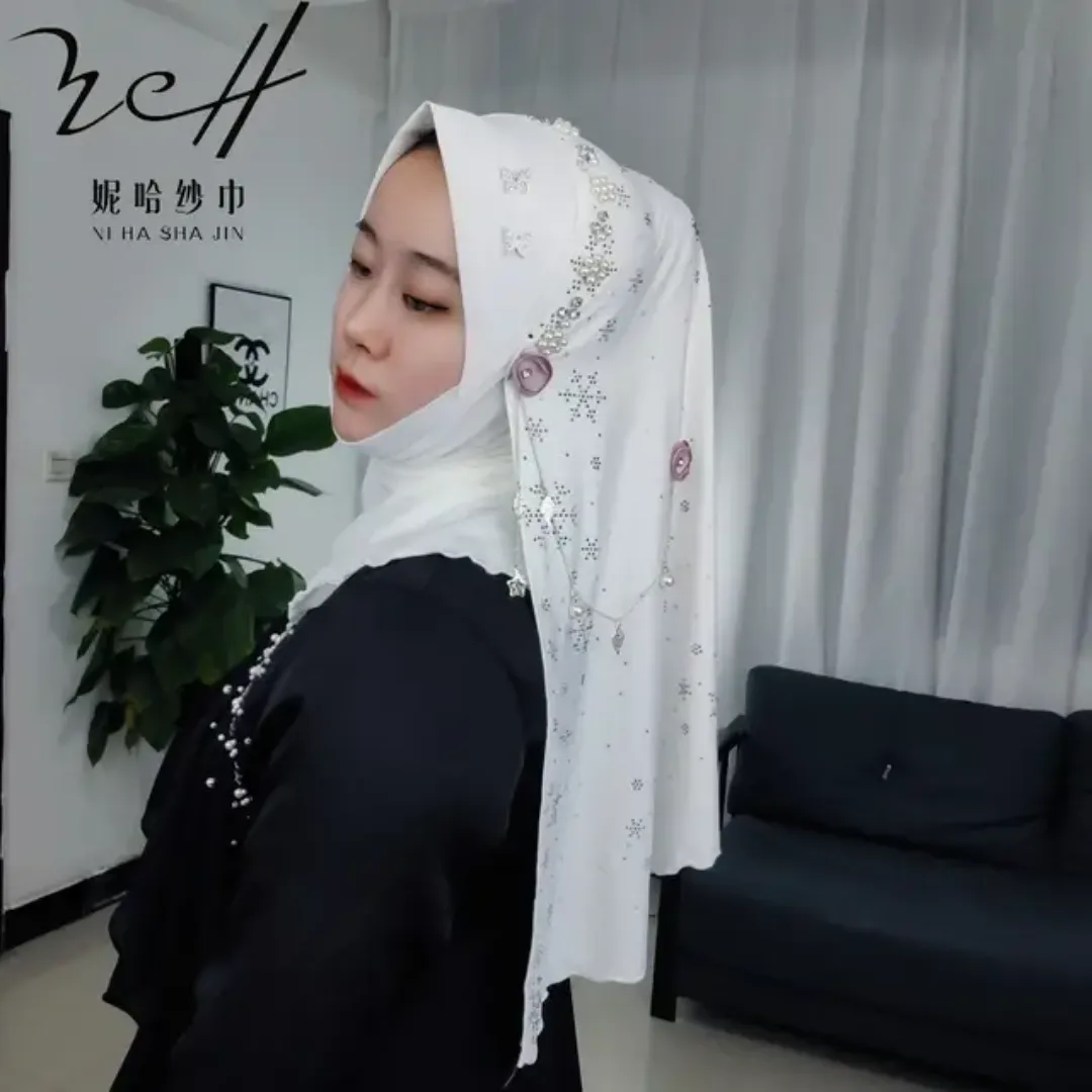 Hijab de luxe de couleur unie avec perles complexes et décor en strass cristal